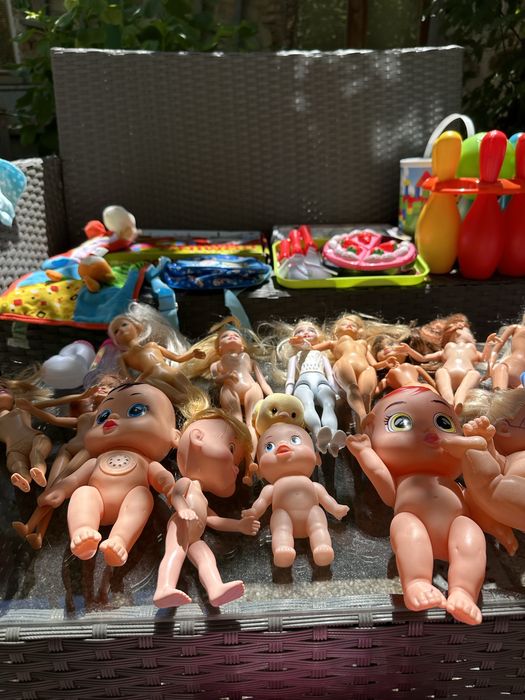 Много на брой детски играчки