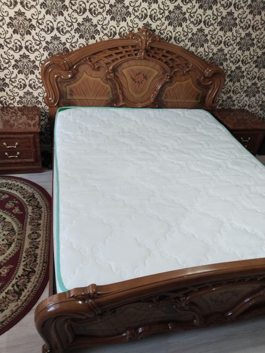 Продам спальный гарнитур 200000