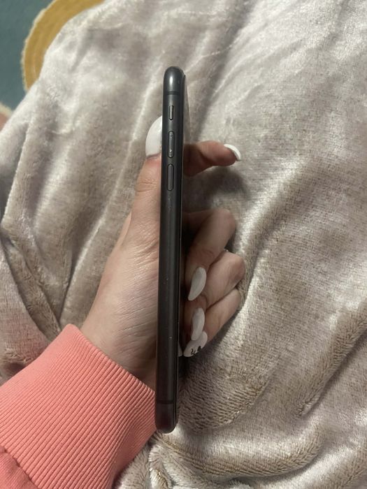 Продавам Iphone 11