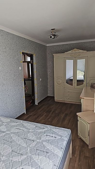 Чирчик аренда 2 ком квартира в 3 мкр 4 этаж