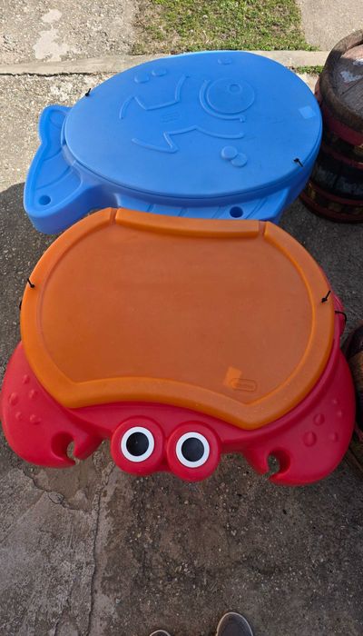 Masuta de joaca cu apa, nisip si umbrela - Little Tikes