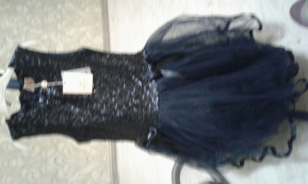 Продам платья новые для девочек