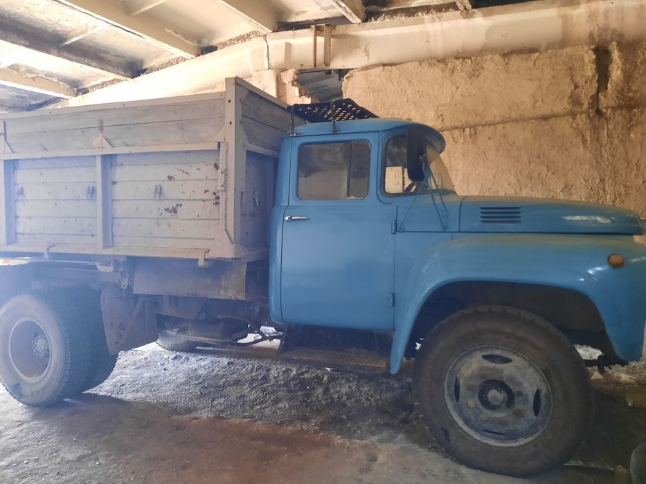 Зил срочна сотилади