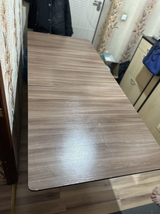 Продам стол книжку