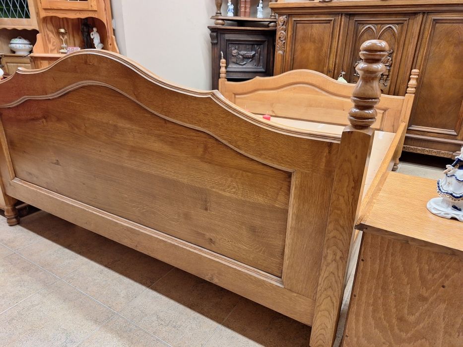 К - т спалня с нощни шкафчета дъб масив