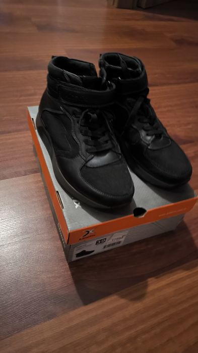 Ботинки продам , размер 39 .