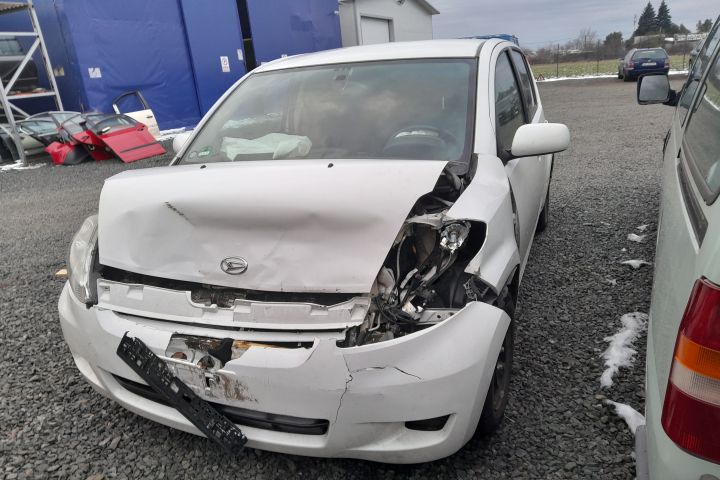 Dezmembrez Daihatsu Sirion 2