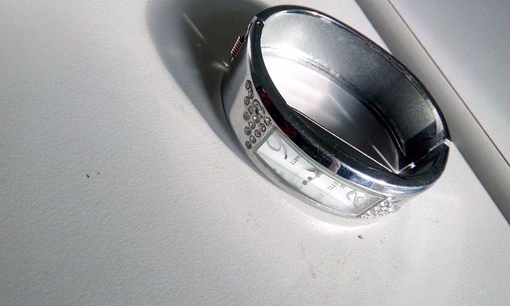 Дамски часовник