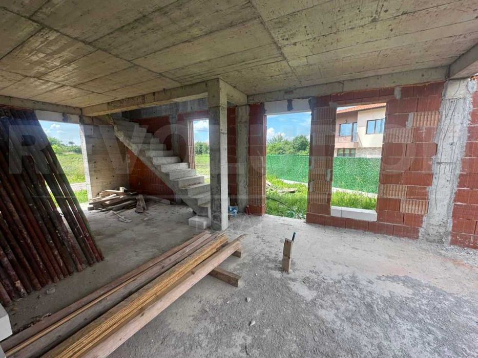 Двуетажна къща в с. Пролеша