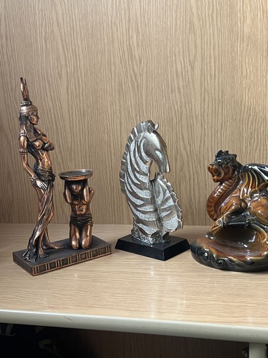 Статуэтки продам