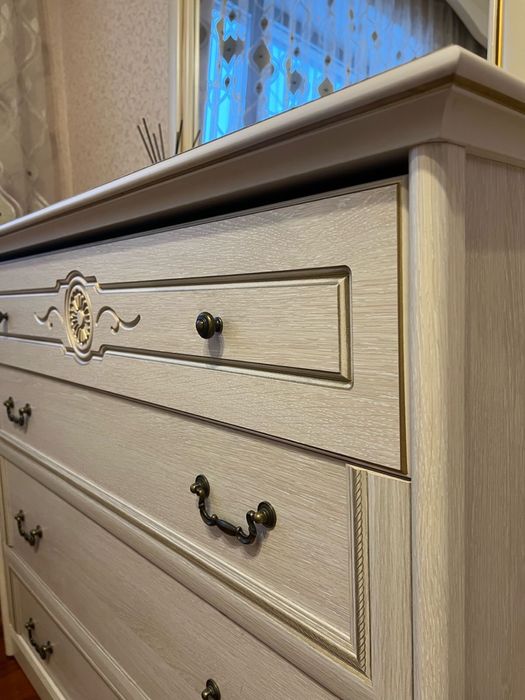 Продается спальный гарнитур