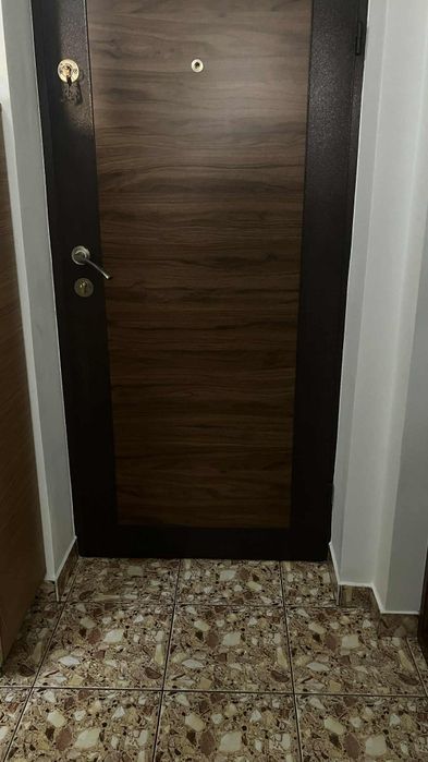 Vând apartament in mun.Petrosani,strada Saturn