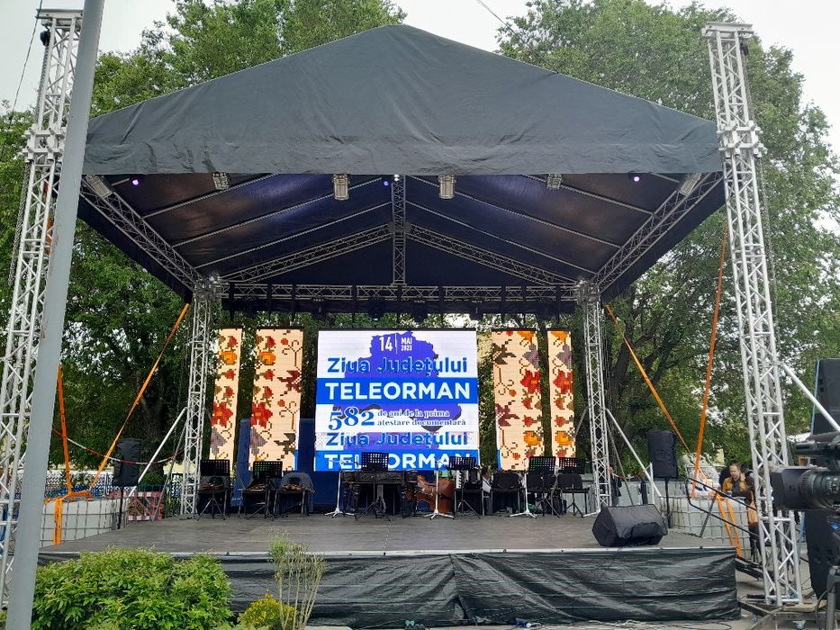 Scena pt concerte cu sonorizare si lumini.Preturi NEGOCIABILE