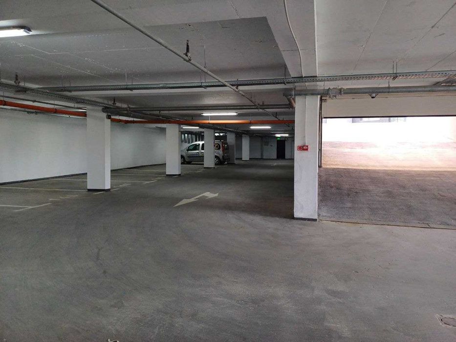 Дава се под наем Гараж / Паркомясто в Варна, Младост 2 - 13 кв.м за 91.8 € - Снимка #1