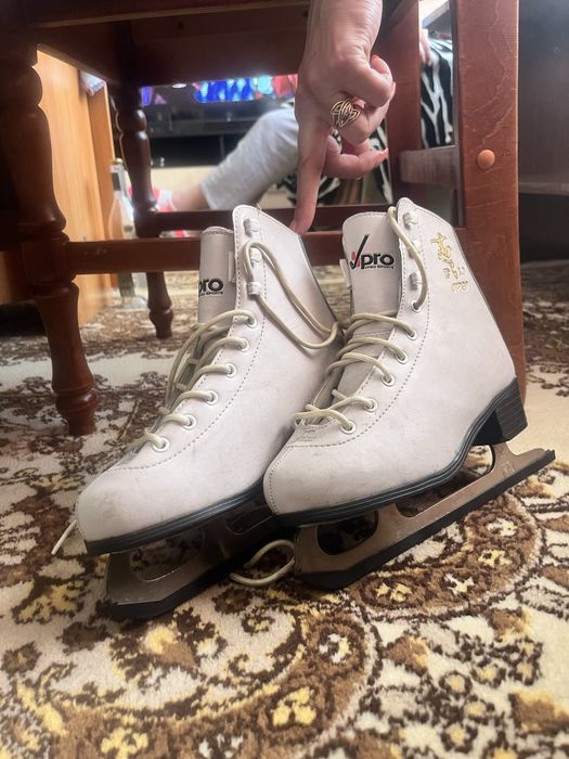 Коньки утепленные женские