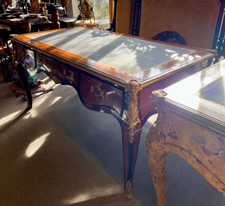 Birou stil Louis XV , furniruit ,elemente bronz, piesă deosebită