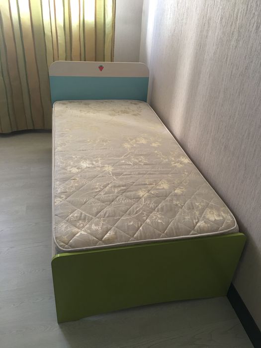 Кровать подростковая
