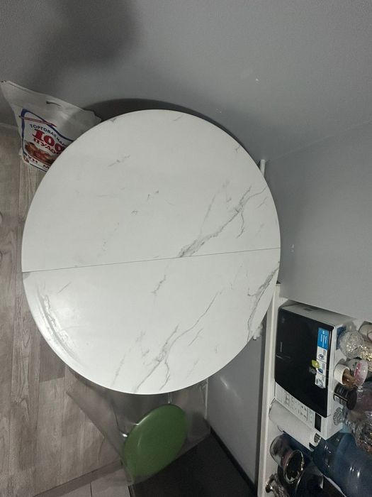 Продаю стол очень в хорошем состояний