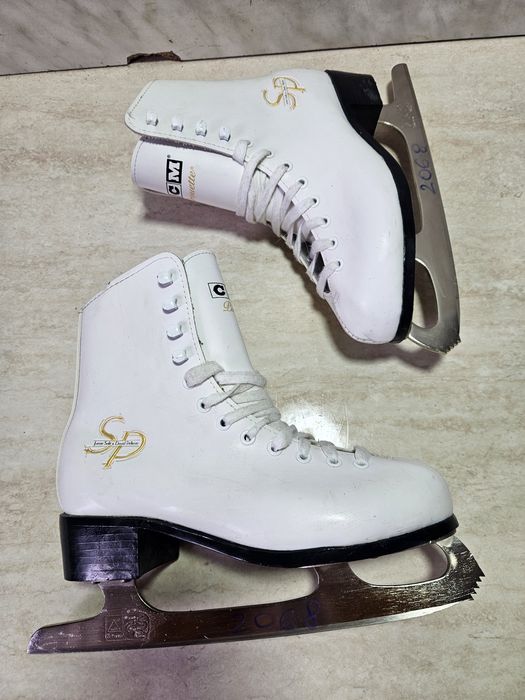 Patine 2068 gheata patinaj artistic  CCM  marime 35-36  ( 23,5   cm)