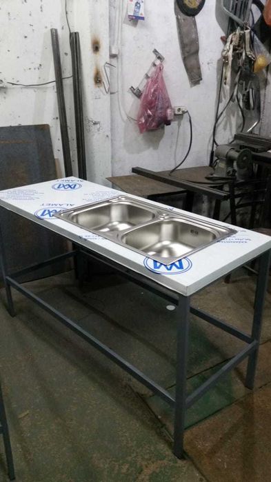 Продам настенные полки из нержавейки