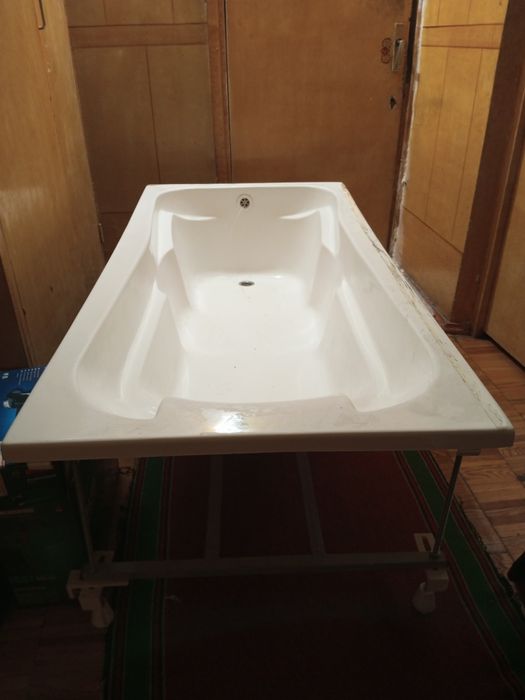 Акриловая ванна, в нормальном состоянии.