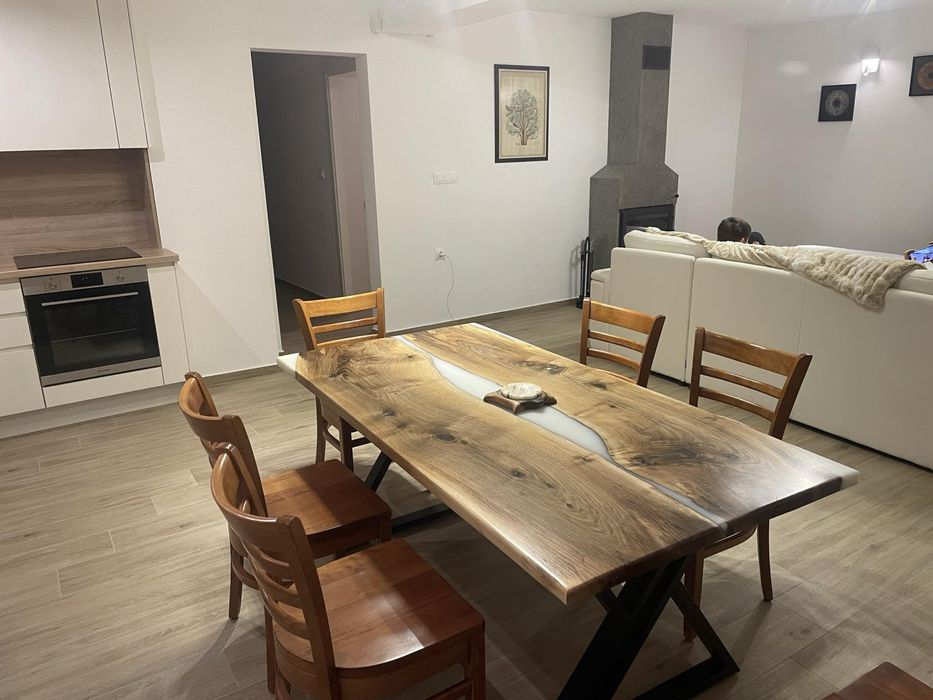 Плотове за трапезна маса от дърво и епоксидна смола