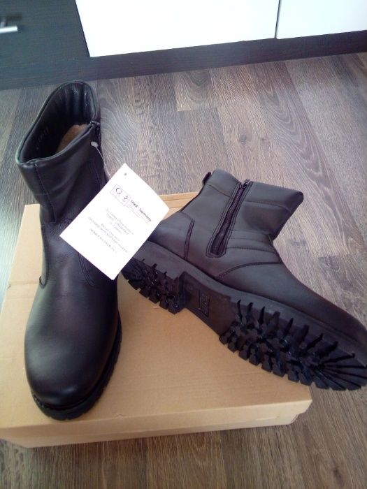 Продавам обувки полуботуши мъжки (боти)