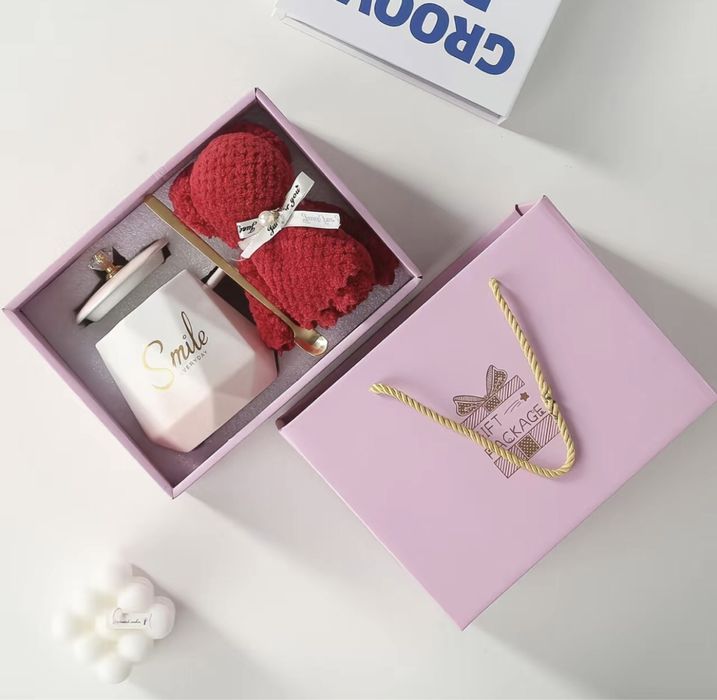 Подарки на 8 марта для девушек