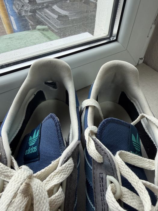 pantofi ADIDAS marimea 42-2/3