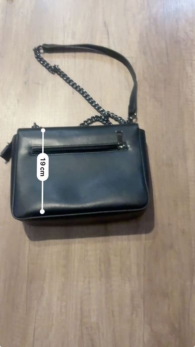 Малка черна чанта