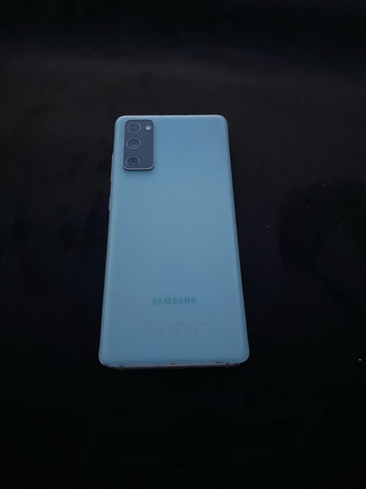 Продам телефон Samsung s20 fe