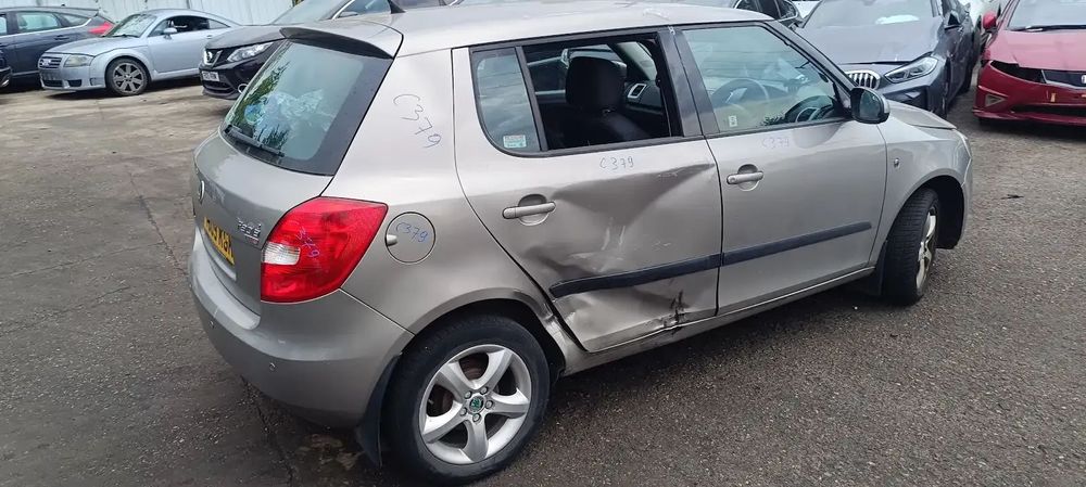 Dezmembrari / Dezmembrez Skoda Fabia 2 1.2 BZG cutie viteze manuala cod culoare LF8H