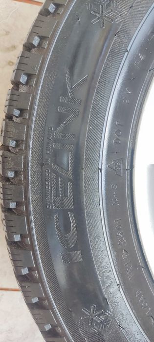 Продам Шины на дисках 205/65 r15
