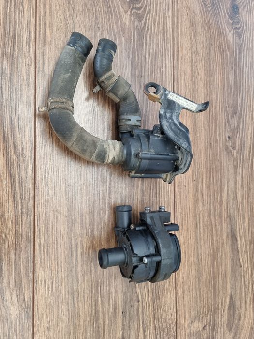 Pompa recirculare apa VAG 5G0965567 / 5Q0965561B – Golf 7, Passat B8