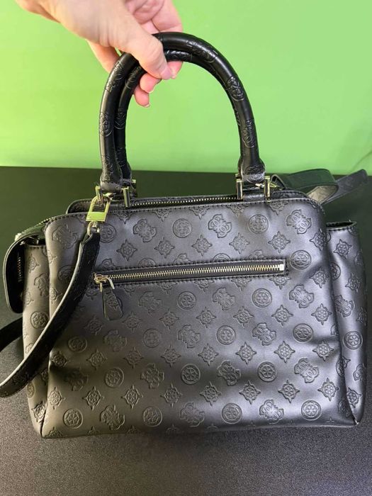 Оригинална дамска чанта Guess