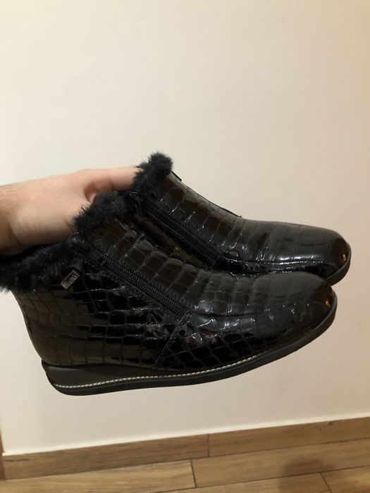 Ghete din piele naturala lacuita