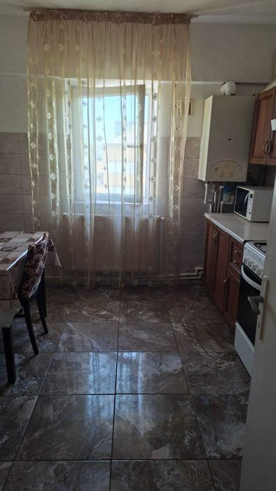 Apartament cu 2 camere, decomandat, zona centru