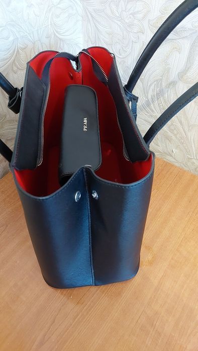 Продам сумку Prada