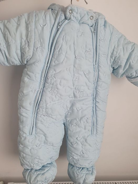 Haine bebeluși  mărime mica. Pretul este pentru ambele produse.