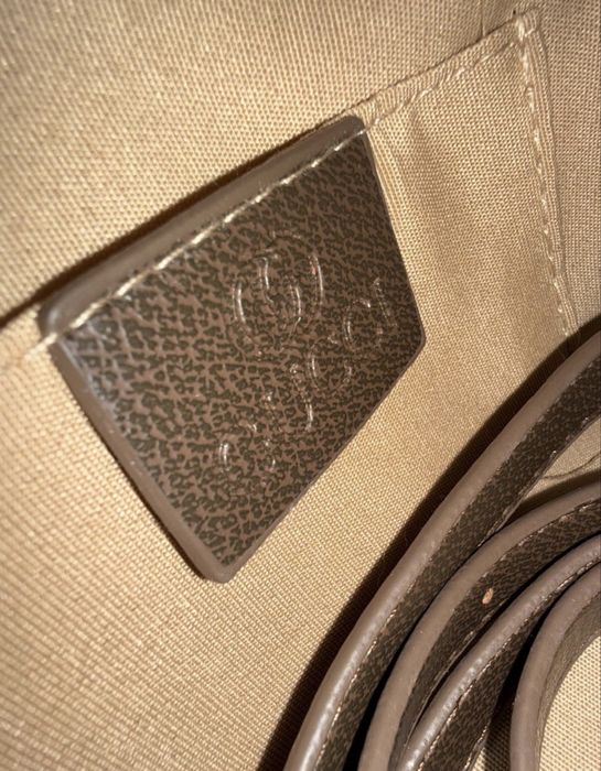 O copie perfecta de Geanta Gucci  cu palarie de vara