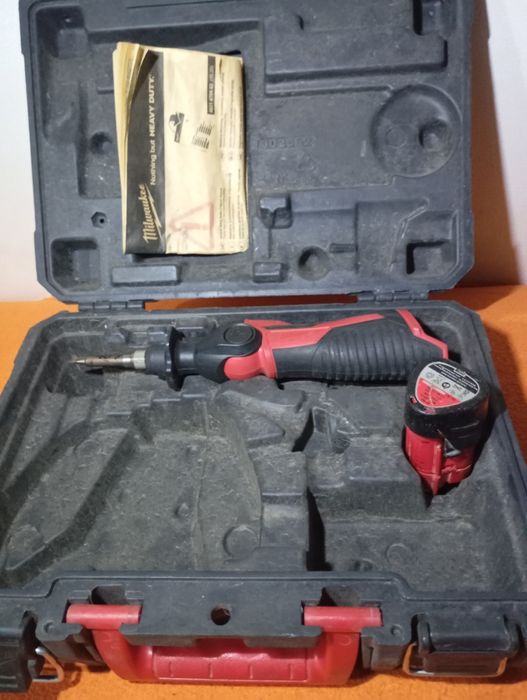 Milwaukee 12 волта поялник