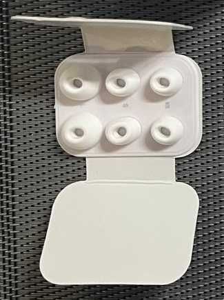 APPLE - AirPods Pro 2nd generation cu MagSafe Charging Case - Cumparate Altex