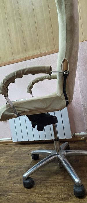 Кресло  компьютерный кожаное