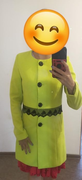 Продам пальто желтое