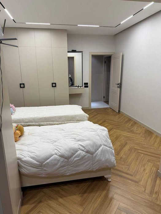 Продаю 3в4/2/12, 128м2, кафе Анор, центр, Госпитальный, гост. Россия