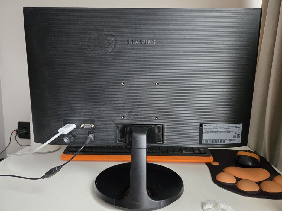 Монитор Samsung 22" (S22F350FHI)