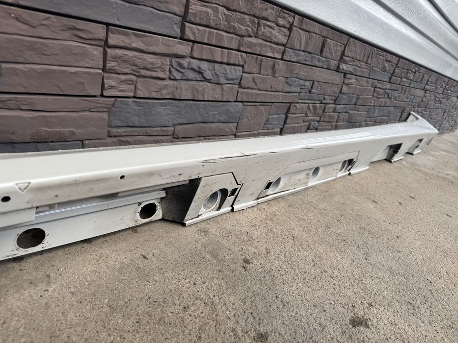 Порог оригинал правый для Camry 70