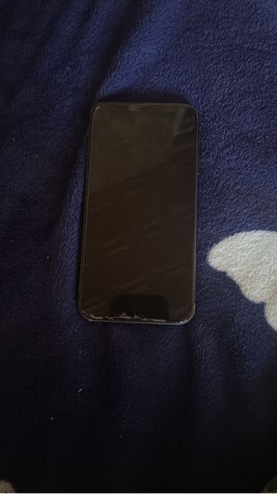 Iphone 11 ecran spart si spatele zgariat