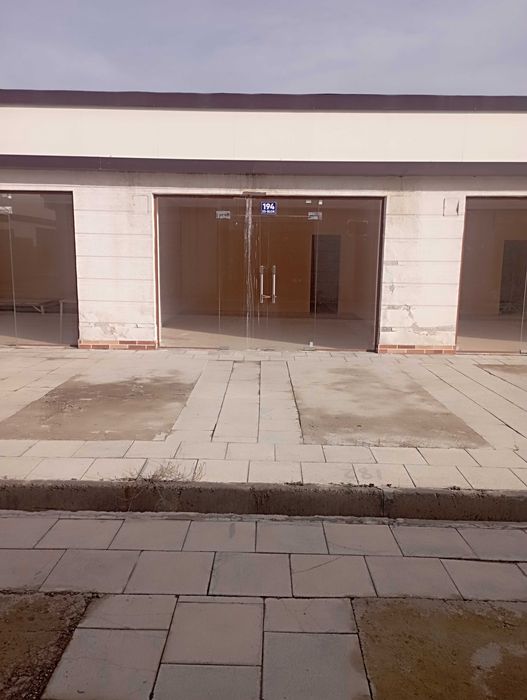 Зомин буюм бозоридаги ду́кон сотилади.