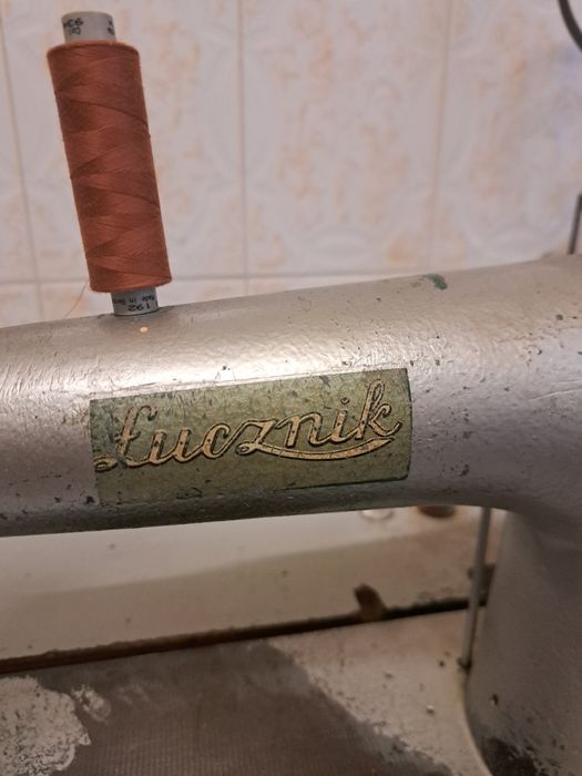 Triplok si mașina de cusut electrica
